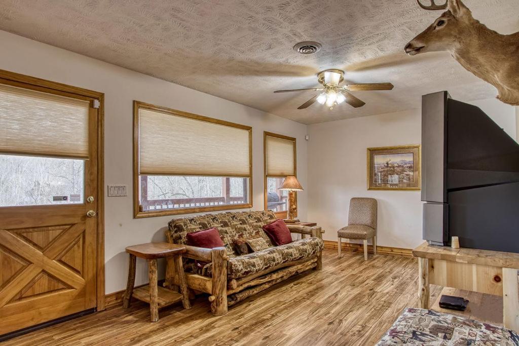 The Nuthouse Ii, Pool Table, Wifi, 1089 Free Tickets Each Paid Day, Dollywood And More Севьервилл Номер фото